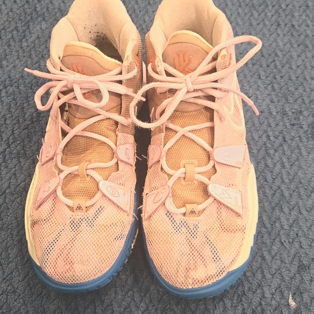 NIKE Kyrie 7 Exclusive "1 World 1 People" Regal Pink Sneakers 7Y Women's 8.5